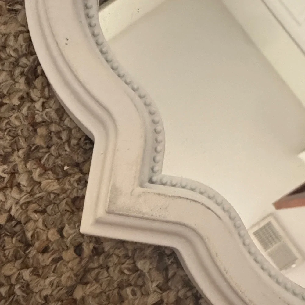 Elegant White Wall Mirrors